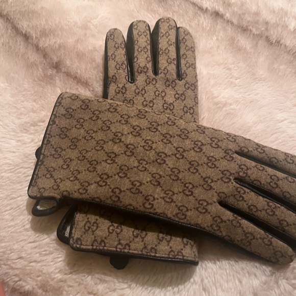 Gucci authentic gloves (female) like new size 7 1/2. These are my wife’s. 🇮🇹 - Picture 5 of 9